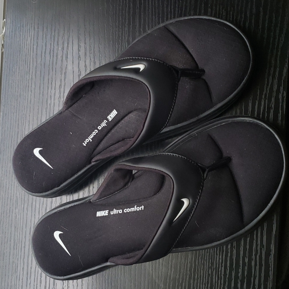 Nike memory foam flip flops